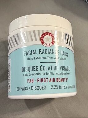 First Aid Beauty Facial Radiance Pads - Aqua and White